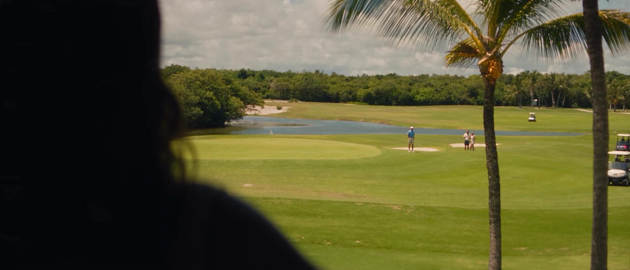 Visualización cinematográfica de una mañana frente al golf