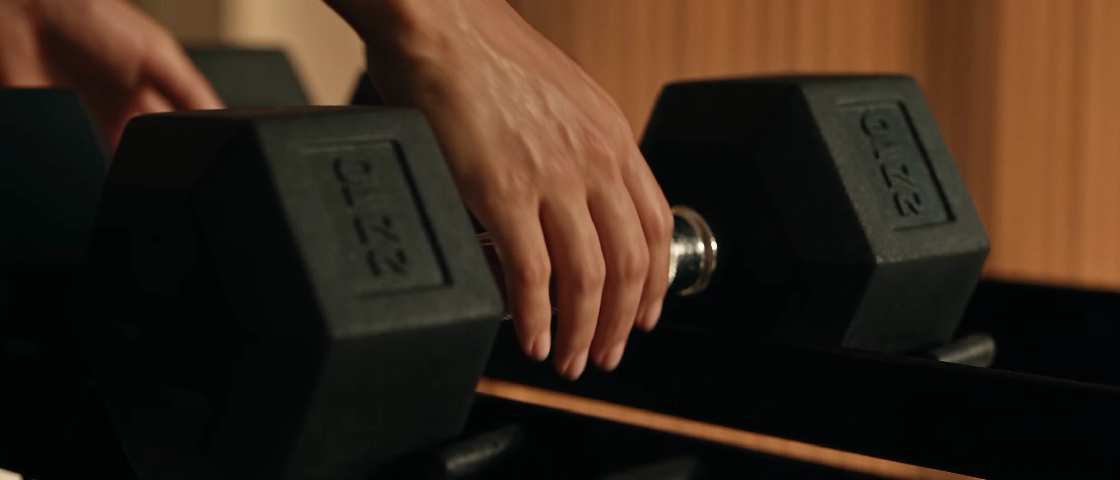 Detalle cinematográfico de una sesión de entrenamiento